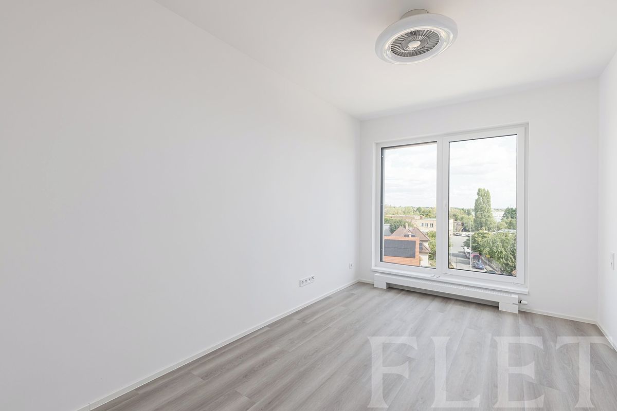 Pronájem bytu 2+kk 55 m² – fotografie 3