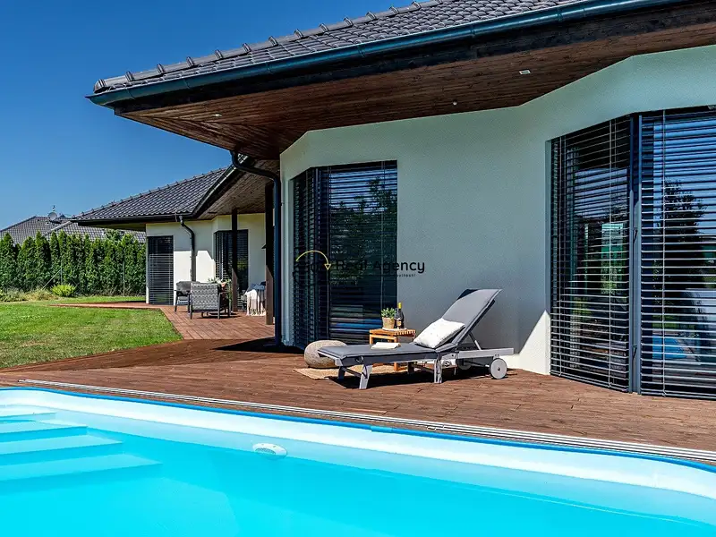 Prodej rodinného domu 214 m², pozemek 1240 m², Trnová – náhled fotky 1