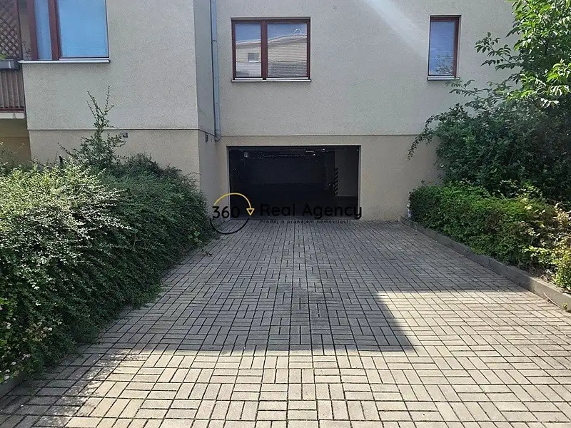 Pronájem garážového stání 17 m², Praha – náhled fotky 3