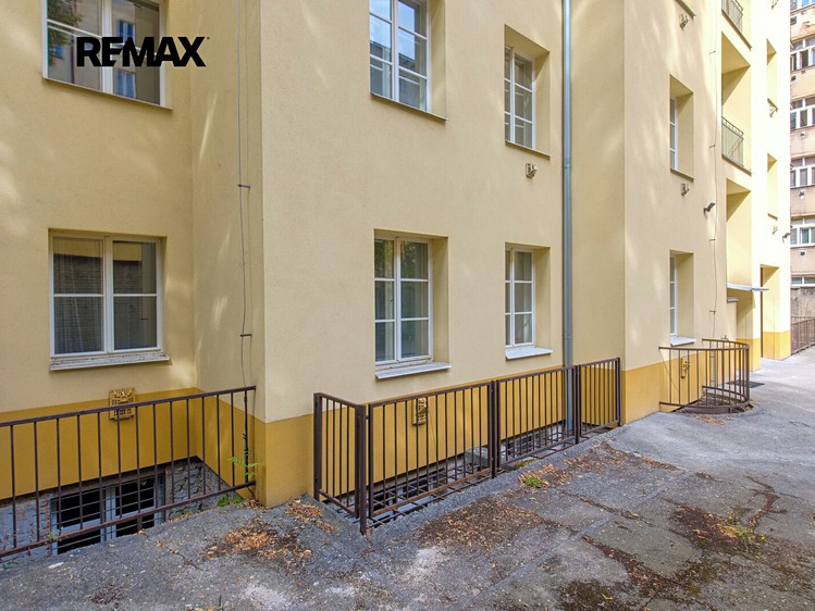 Gewerbefläche zum Kauf, 77 m² (1 von 23)