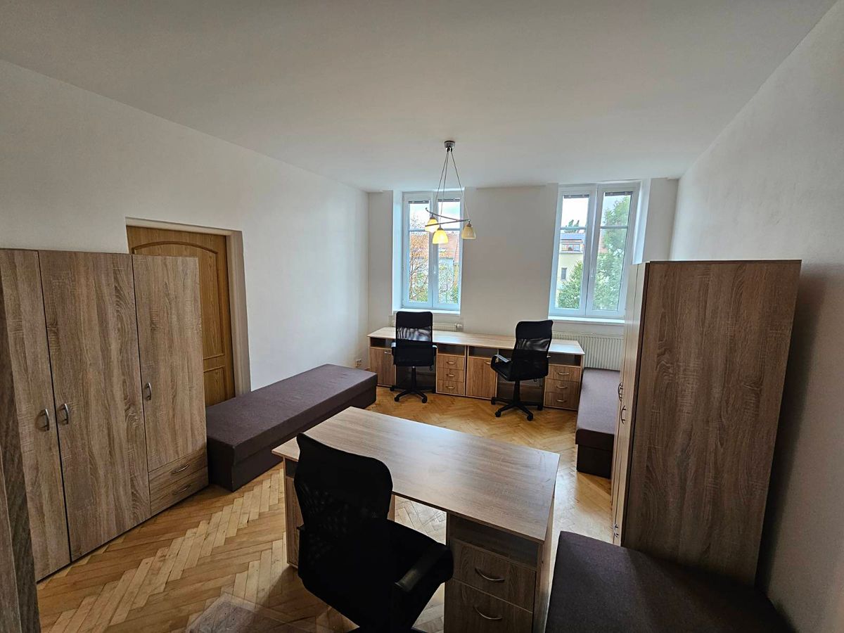 Pronájem bytu pokoje 120 m² – fotografie 5