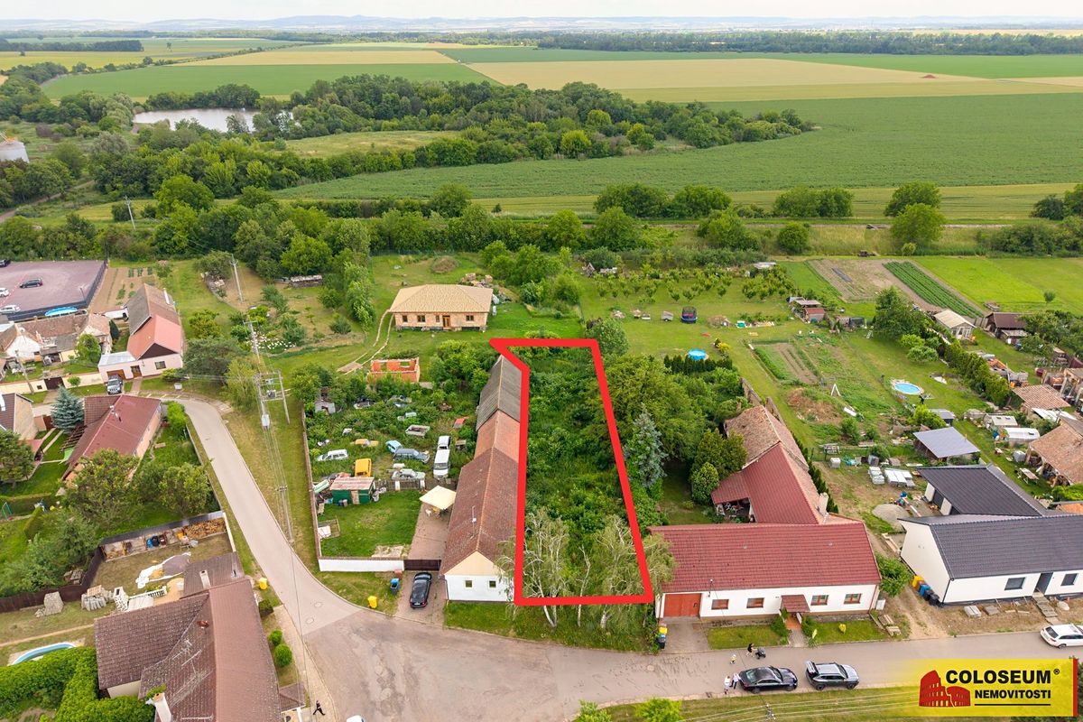 Prodej stavebního pozemku 951 m² – fotografie 3