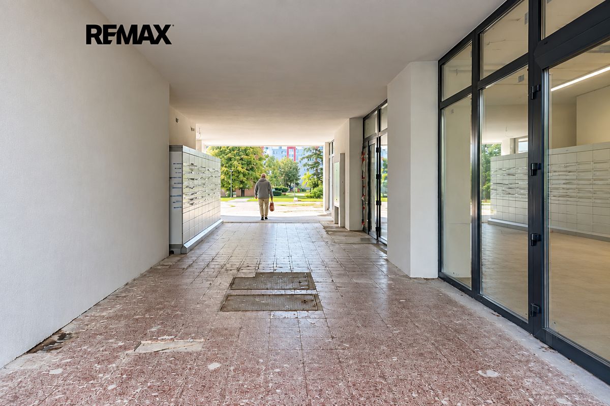 Pronájem obchodního prostoru 68 m²