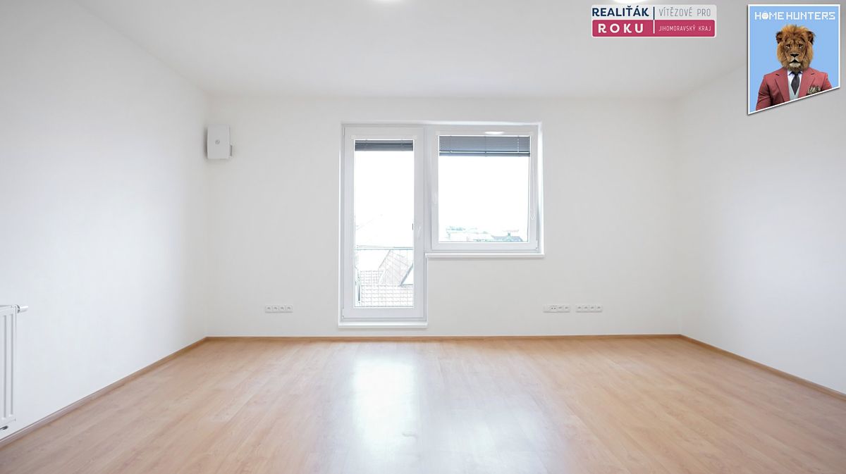 Pronájem bytu 1+kk 38 m² – fotografie 2