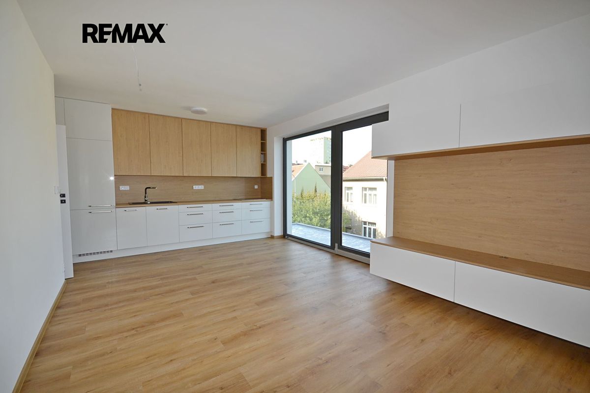 Pronájem bytu 2+kk 68 m² – fotografie 2
