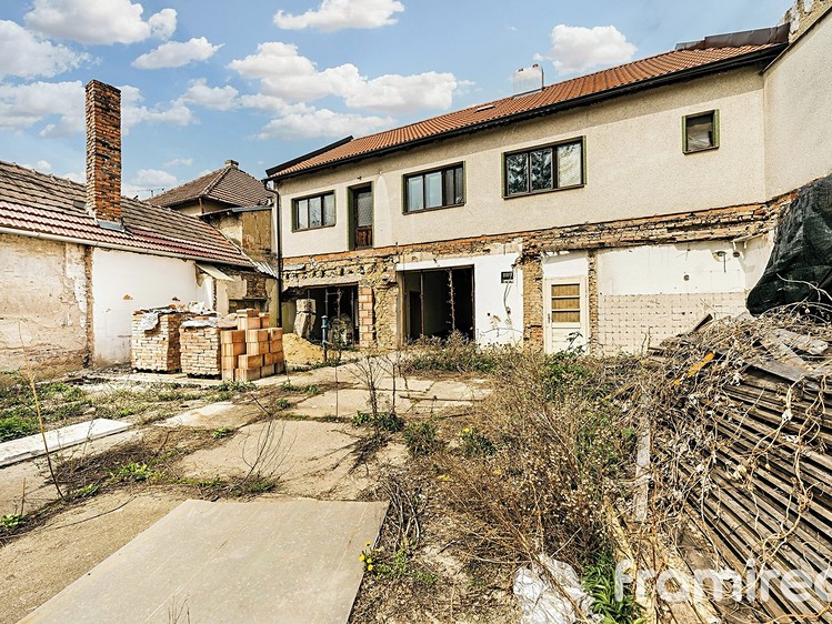 Prodej domu, 200 m² (2 z 23)