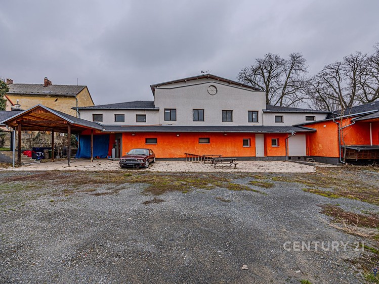 Prodej komerčního prostoru, 650 m² (1 z 25)