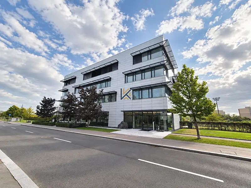 Pronájem kanceláře 349 m², Praha – náhled fotky 1