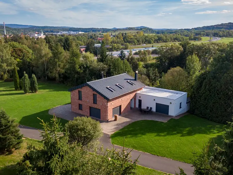 Prodej rodinného domu 210 m², pozemek 5800 m², Ostrov – náhled fotky 1