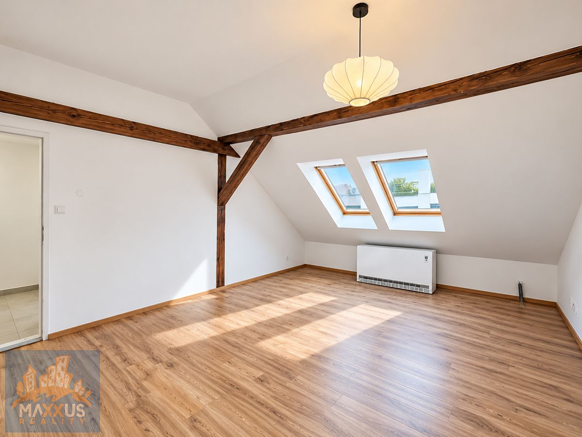 Pronájem bytu 2+kk 62 m² – fotografie 3