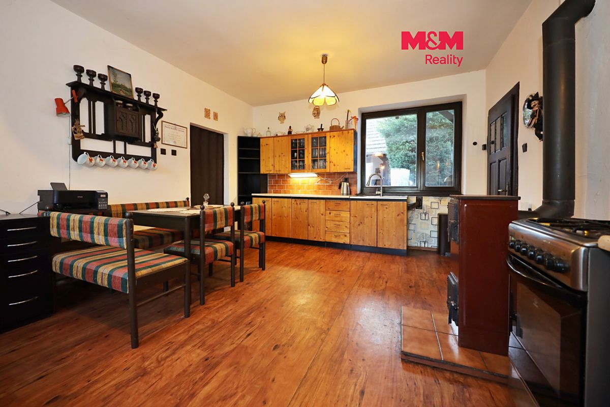 Prodej rodinného domu 240 m², pozemek 612 m²