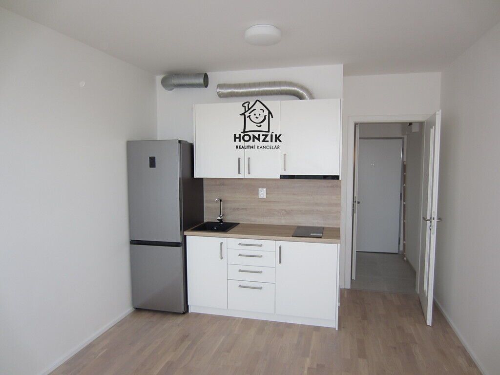 Pronájem bytu 1+kk 24 m² – fotografie 2