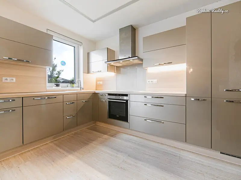 Prodej rodinného domu 149 m², pozemek 537 m², Pohořelice – náhled fotky 2