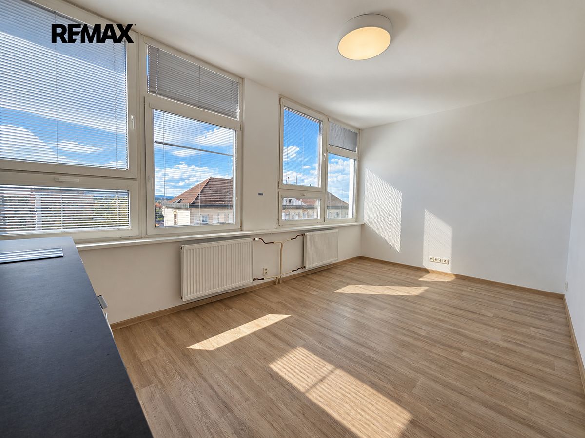Pronájem bytu 1+kk 27 m² – fotografie 3