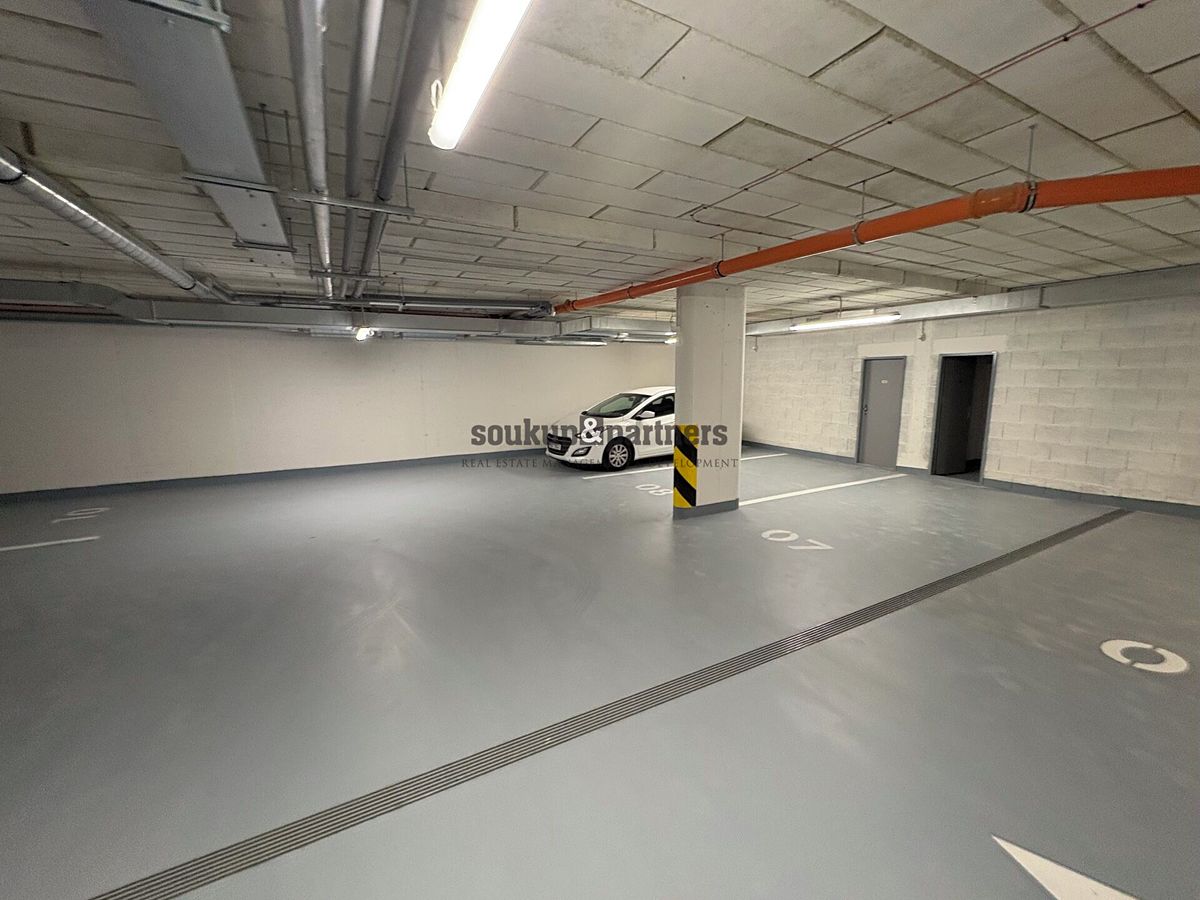 Pronájem garážového stání 15 m² – fotografie 2