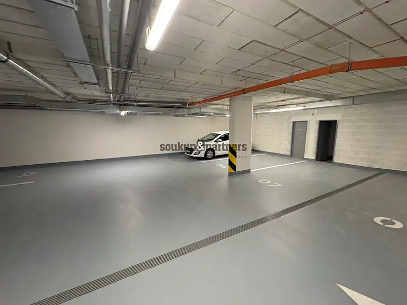 Pronájem garážového stání 15 m², Praha – náhled fotky 2