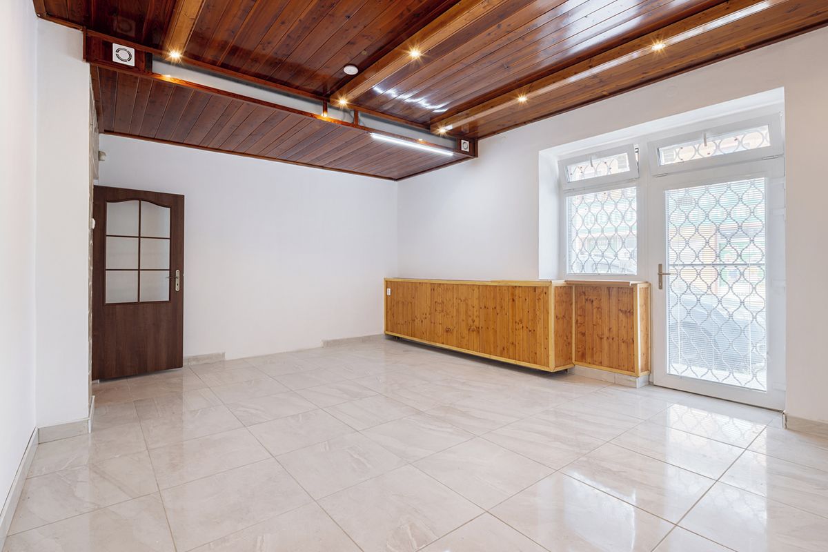 Pronájem obchodního prostoru 47 m² – fotografie 2