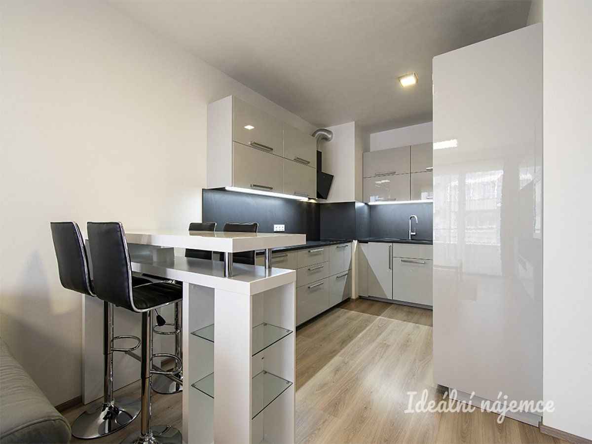 Pronájem bytu 2+kk 60 m² – fotografie 2