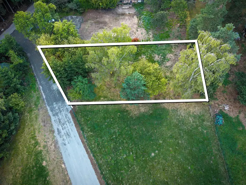 Prodej stavebního pozemku 586 m², Kytín – náhled fotky 1