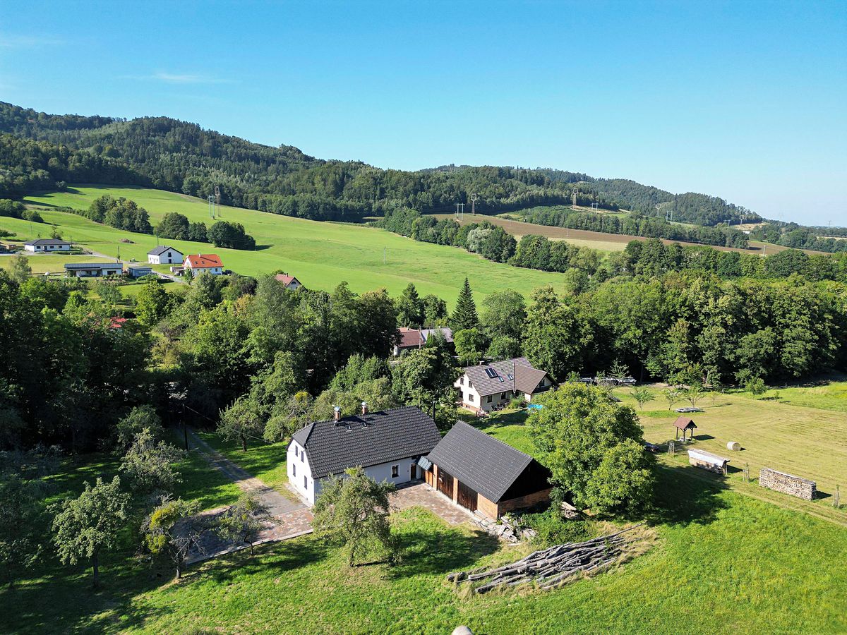 Prodej rodinného domu 286 m², pozemek 65941 m² – fotografie 3