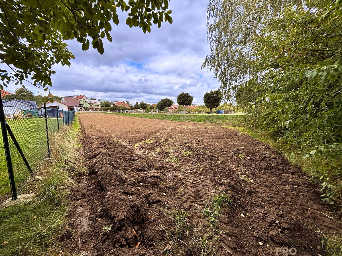 Prodej stavebního pozemku 1542 m² – fotografie 2