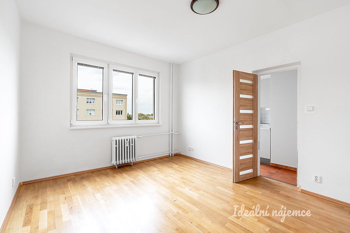 Pronájem bytu 2+1 45 m² – fotografie 3