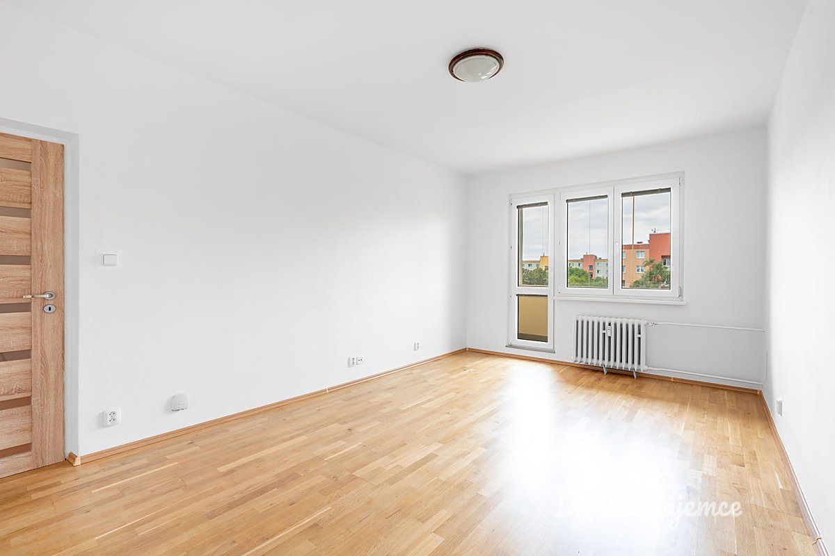 Pronájem bytu 2+1 45 m² – fotografie 4