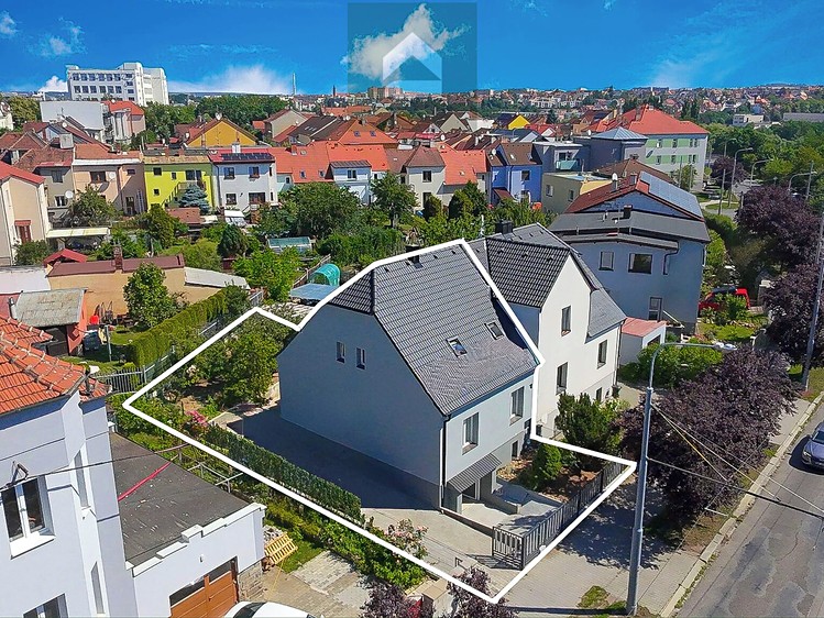Будинок на продаж, 200 м² (2 з 44)