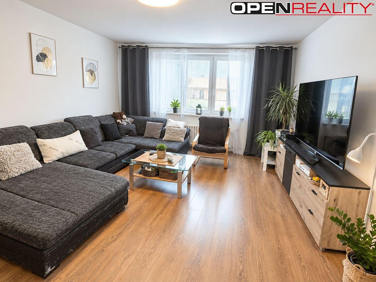 Prodej rodinného domu 169 m², pozemek 398 m² – fotografie 2