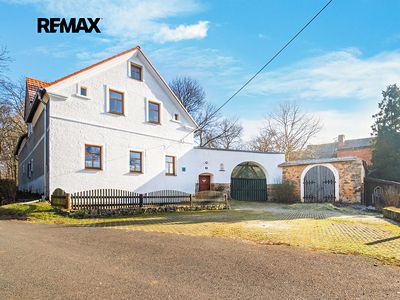 Prodej rodinného domu 300 m², pozemek 1859 m²