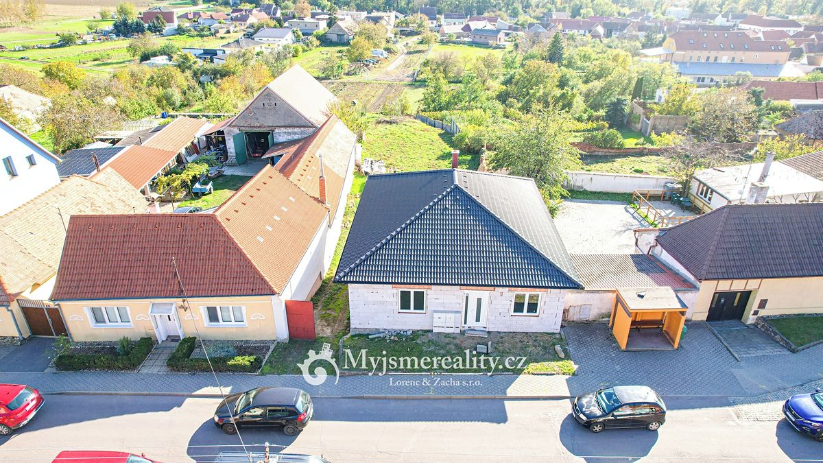 Prodej rodinného domu 130 m², pozemek 918 m² – fotografie 3