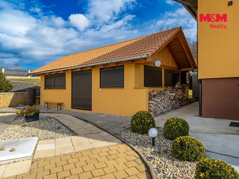Prodej rodinného domu 280 m², pozemek 2200 m², Očihov – náhled fotky 3