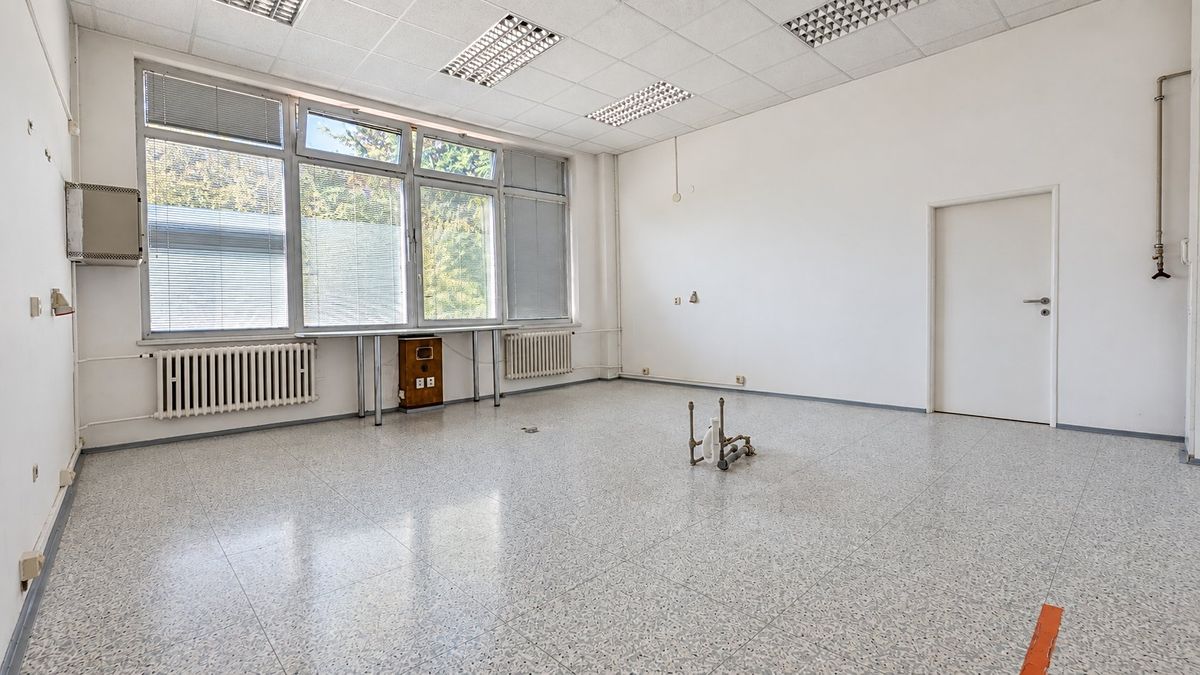 Pronájem skladového prostoru 72 m²