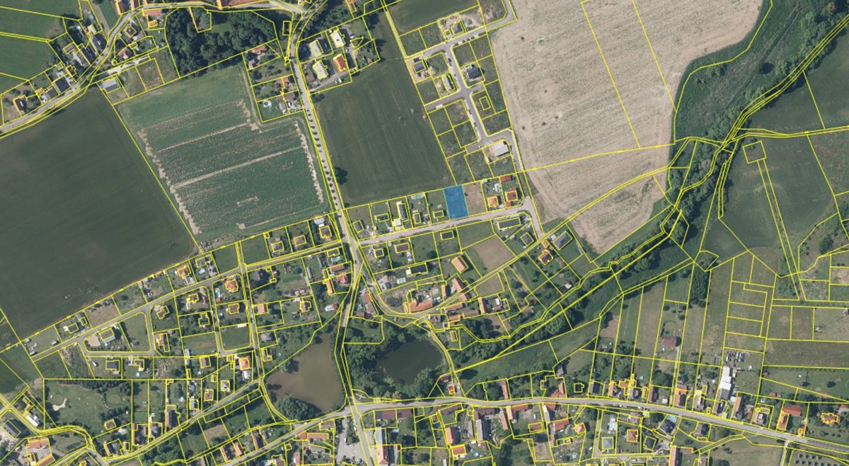 Prodej stavebního pozemku 982 m² – fotografie 3