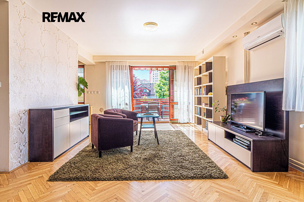 Pronájem rodinného domu 286 m², pozemek 721 m²