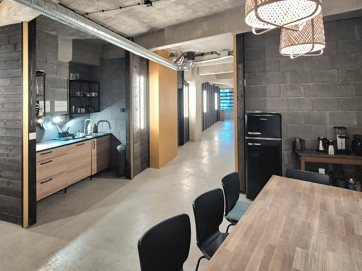 Pronájem kanceláře 265 m² — fotografie 6