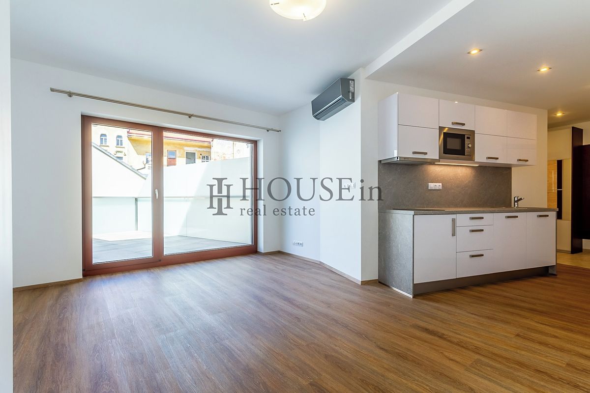Pronájem bytu 1+kk 33 m² – fotografie 2