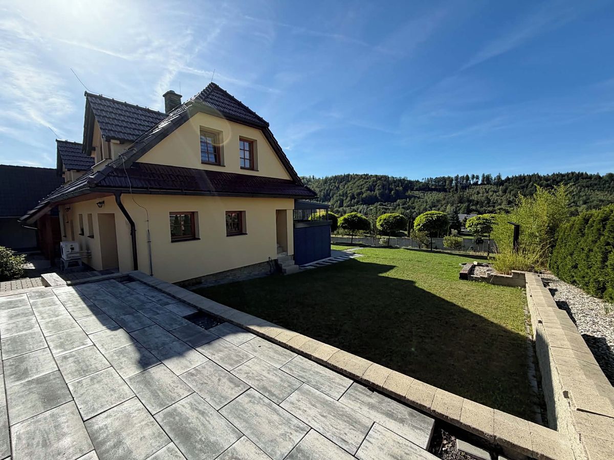Prodej rodinného domu 237 m², pozemek 1202 m² – fotografie 3