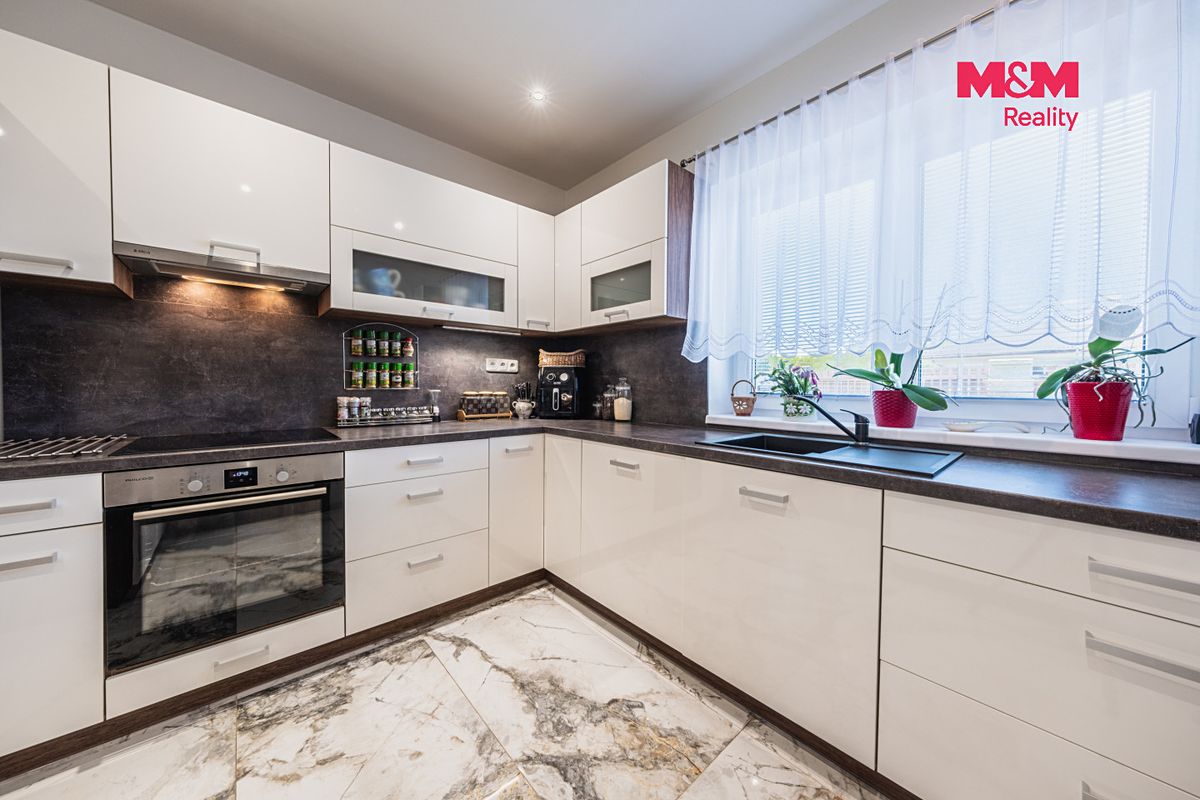 Prodej rodinného domu 107 m², pozemek 901 m² – fotografie 3