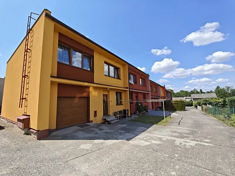 Prodej rodinného domu 213 m², pozemek 688 m², Chrast – náhled fotky 2