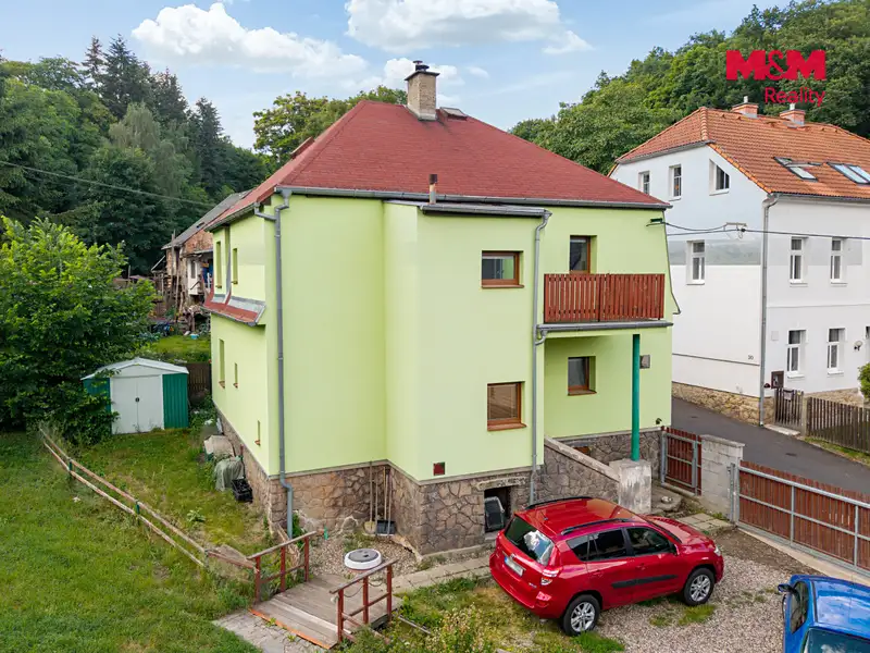 Prodej rodinného domu 149 m², pozemek 877 m², Hrob – náhled fotky 2