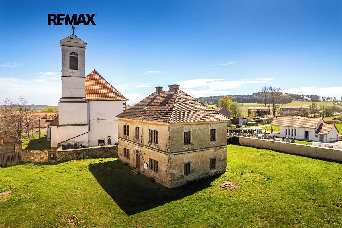 Prodej rodinného domu 415 m², pozemek 4660 m²