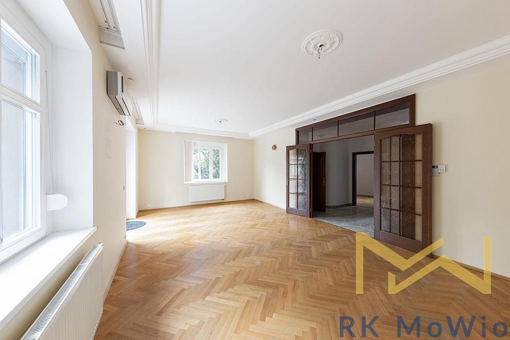 Pronájem rodinného domu 413 m², pozemek 688 m²