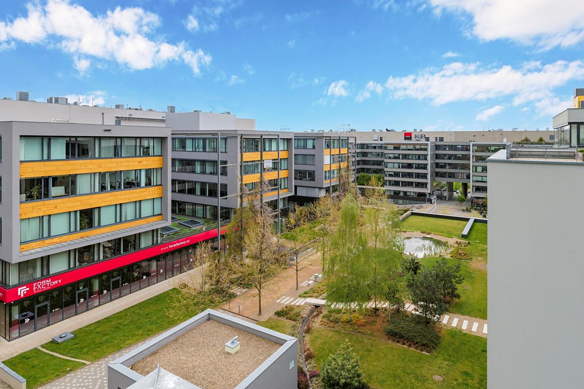 Pronájem kanceláře 300 m²