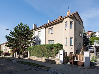 Haus zum Kauf, 294 m² (2 von 34)
