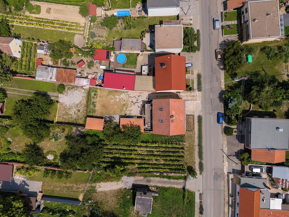 Prodej rodinného domu 265 m², pozemek 698 m² – fotografie 4