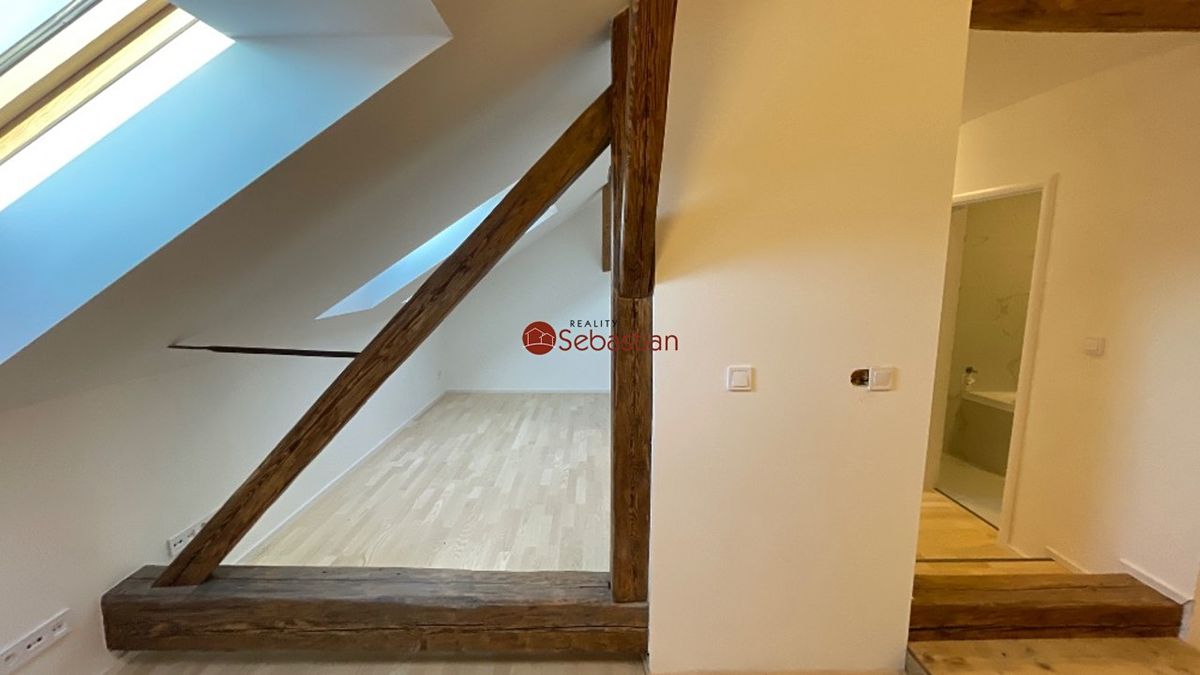 Pronájem bytu 4+kk 99 m² – fotografie 3