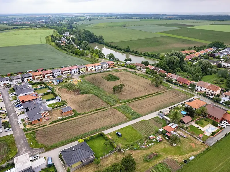 Prodej stavebního pozemku 693 m², Syrovice – náhled fotky 2
