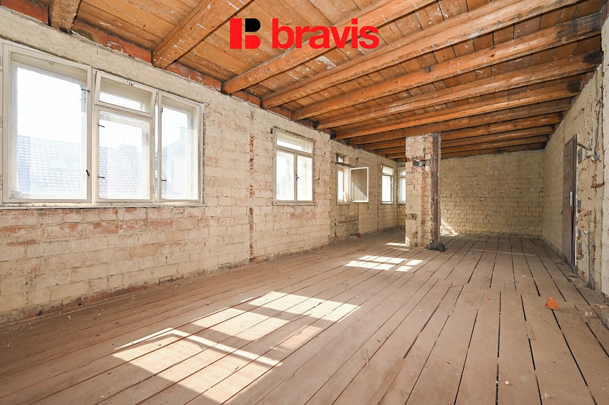 Prodej rodinného domu 284 m², pozemek 241 m² – fotografie 5