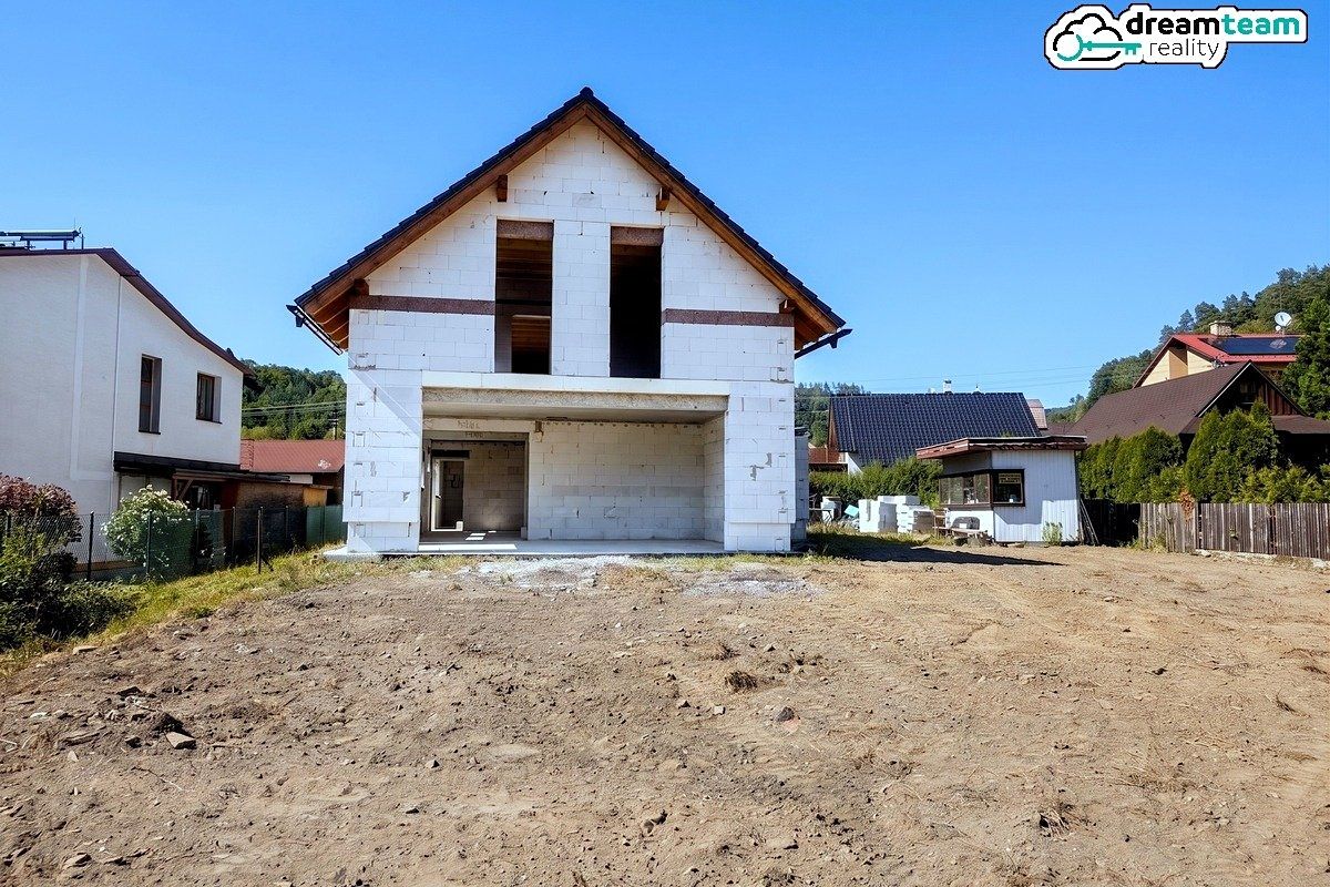 Prodej rodinného domu 276 m², pozemek 1147 m²